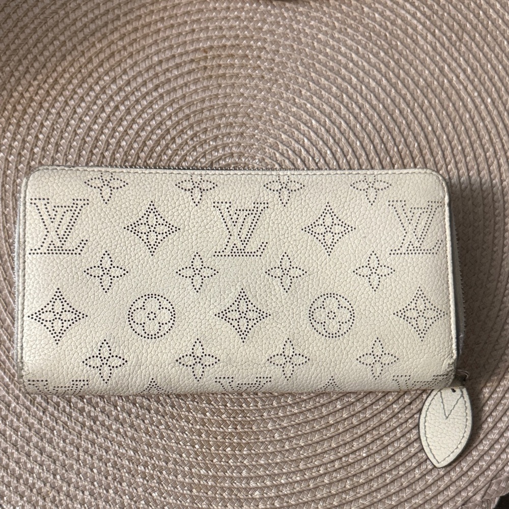 Louis Vuitton Mahina Cream Monogram Zipper Wallet